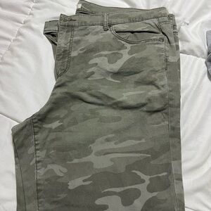 LOFT  Olive Cargo Pants